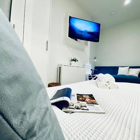 Apt 08 Beachside Beauty Central Studio Steps From Cafes Brighton Екстериор снимка