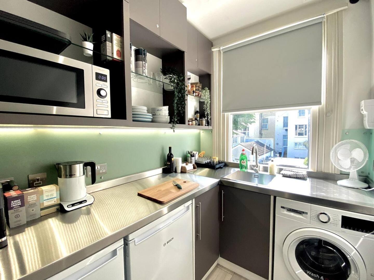 Apt 08 Beachside Beauty Central Studio Steps From Cafes Brighton Екстериор снимка