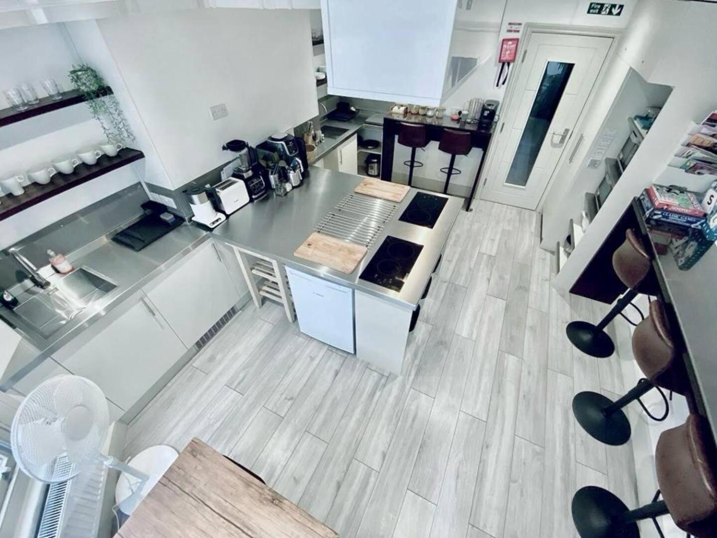 Apt 08 Beachside Beauty Central Studio Steps From Cafes Brighton Екстериор снимка