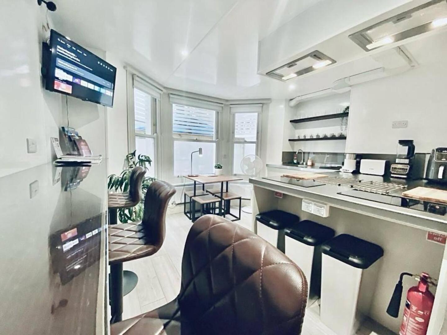 Apt 08 Beachside Beauty Central Studio Steps From Cafes Brighton Екстериор снимка