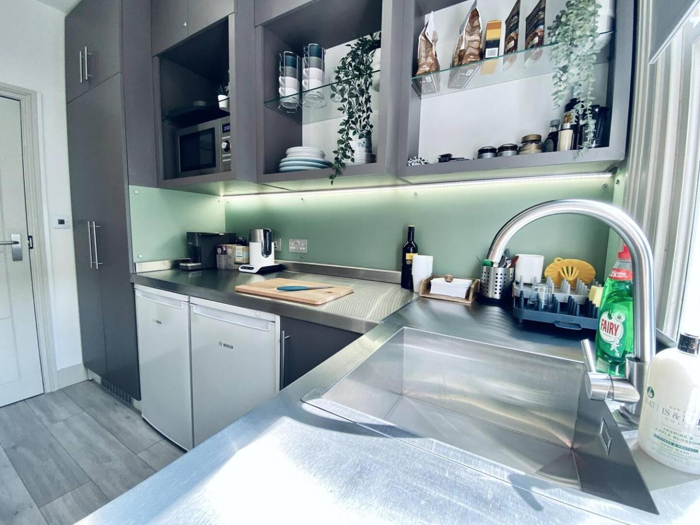 Apt 08 Beachside Beauty Central Studio Steps From Cafes Brighton Екстериор снимка