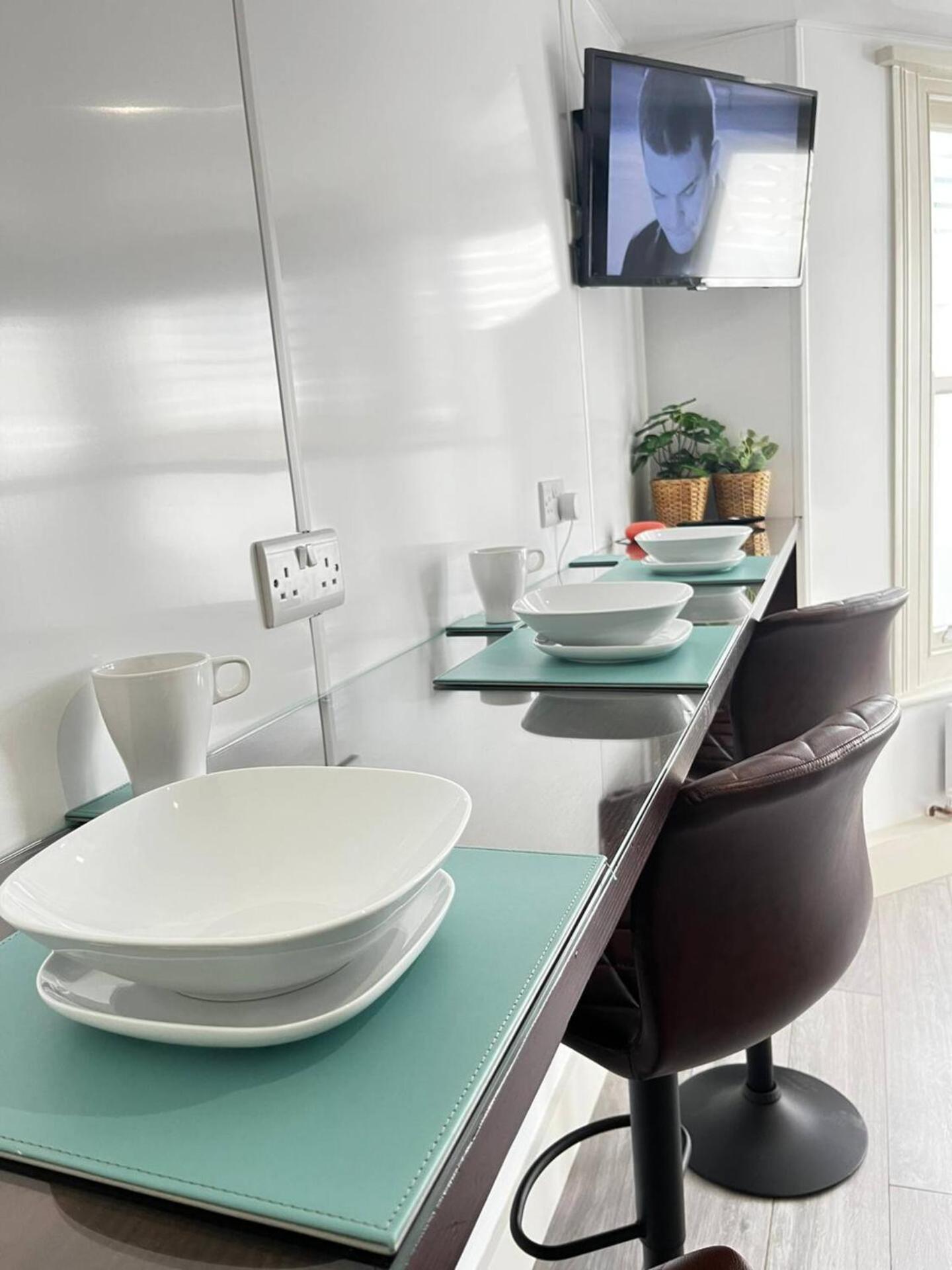 Apt 08 Beachside Beauty Central Studio Steps From Cafes Brighton Екстериор снимка
