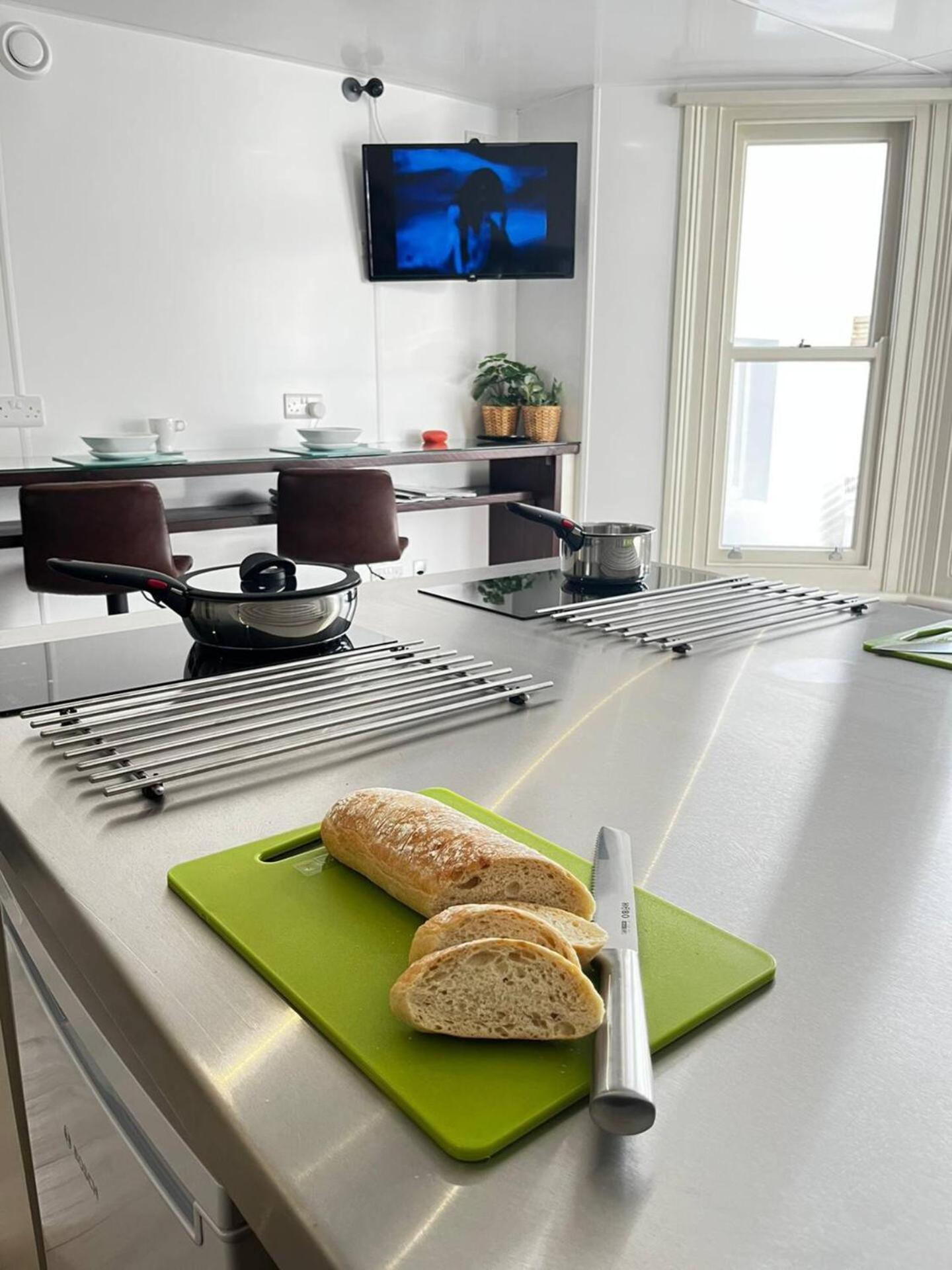 Apt 08 Beachside Beauty Central Studio Steps From Cafes Brighton Екстериор снимка